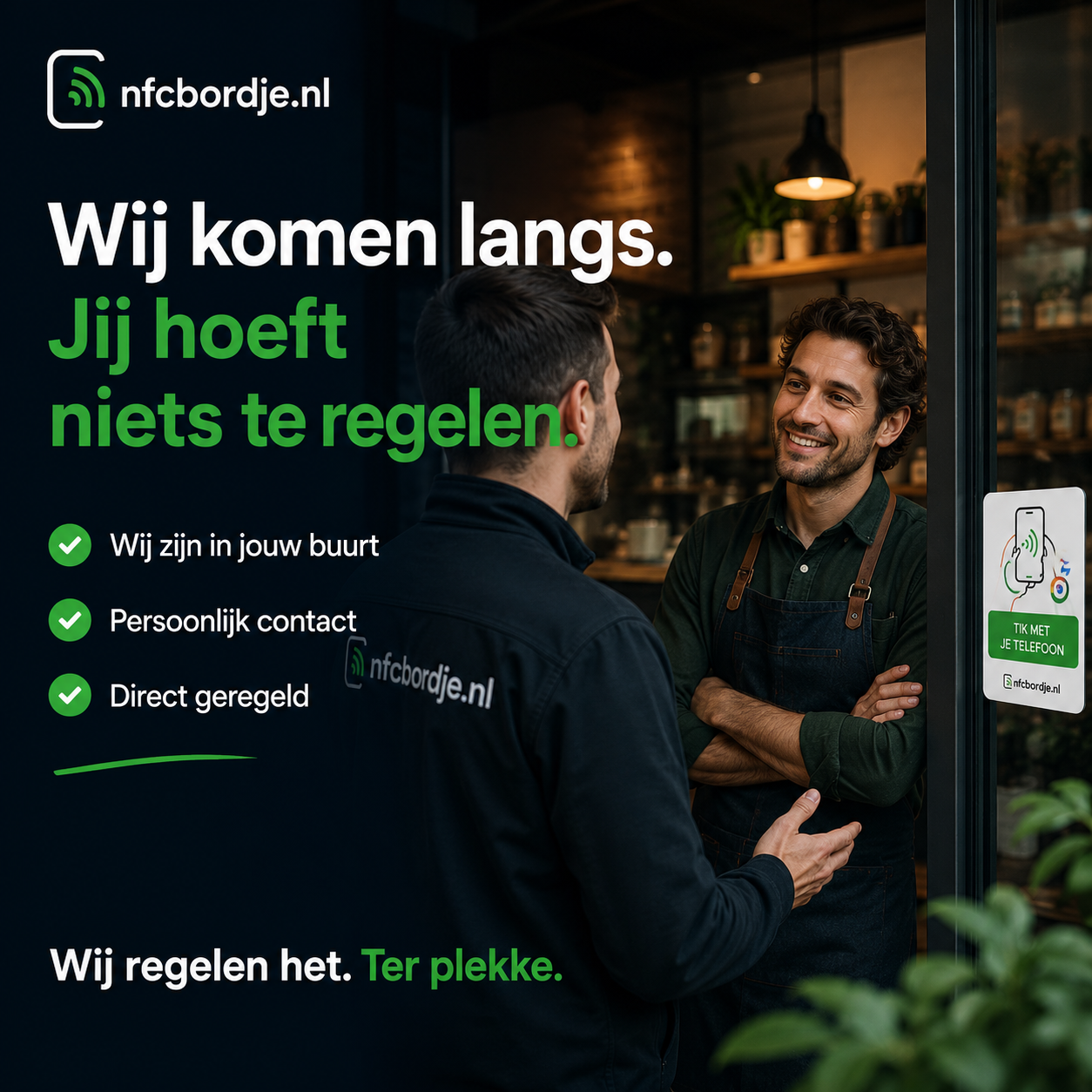 Wij komen langs — medewerker van nfcbordje.nl regelt het NFC-reviewbordje ter plekke bij een lokale ondernemer